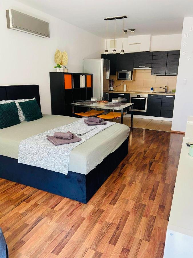Corvin Boutique Apartment Parking In The Plaza Budapeszt Zewnętrze zdjęcie